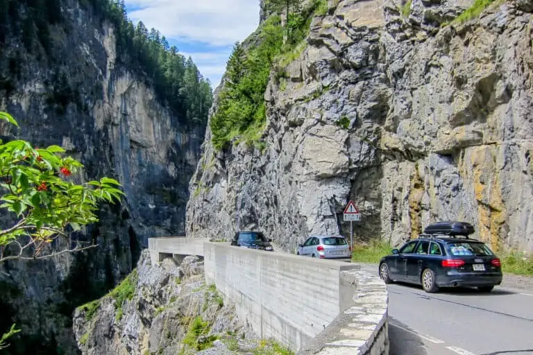 Cars at the Albula Pass road in Graubünden