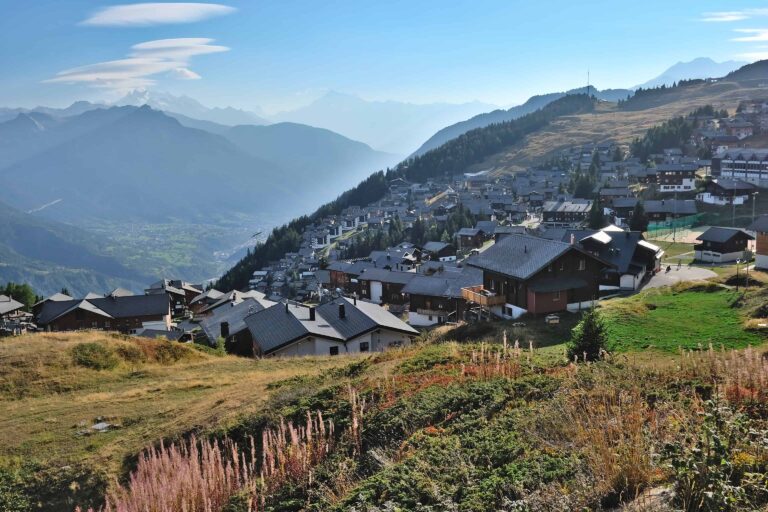 Bergblick Richtung Matterhorn vom Dorf Bettmeralp aus