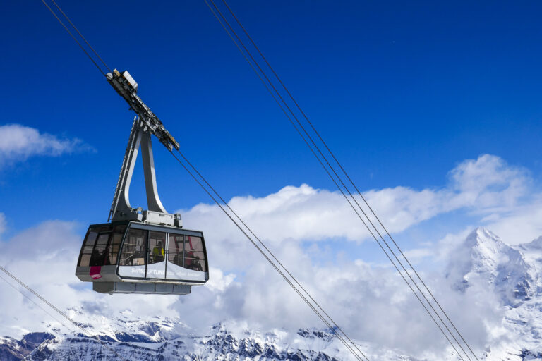 Cable car to the Schilthorn shot at Birg.
