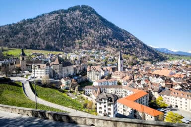 Viw over the old town of Chur and the geen hills surrounding it.
