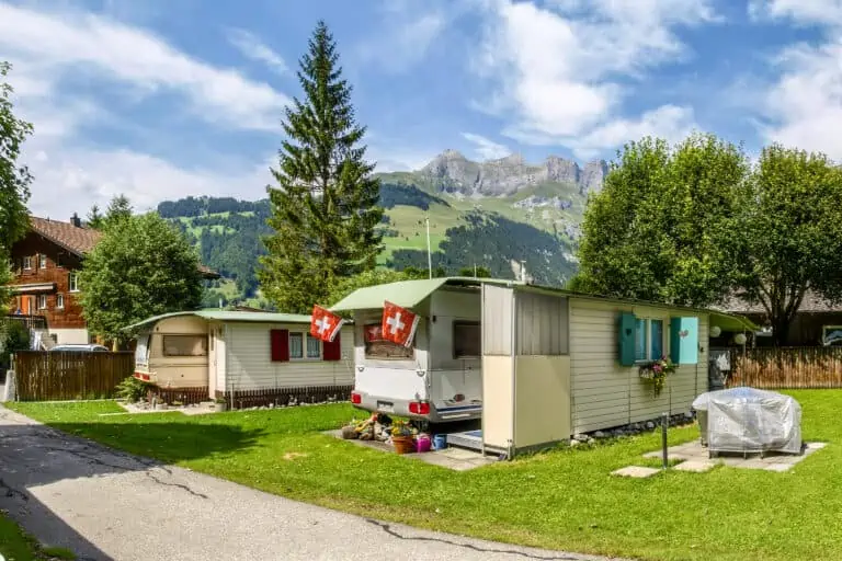 Mietwohnwagen auf einem Campingplatz in Engelberg