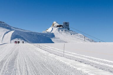 The easy Glacier Walk trail in winter at Glacier 3000.