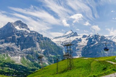 Wetterhorn and Schreckhorn with gondolas to Grindelwald-First