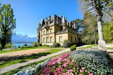 The Hünegg castle in Hilterfingen as seen in spring.