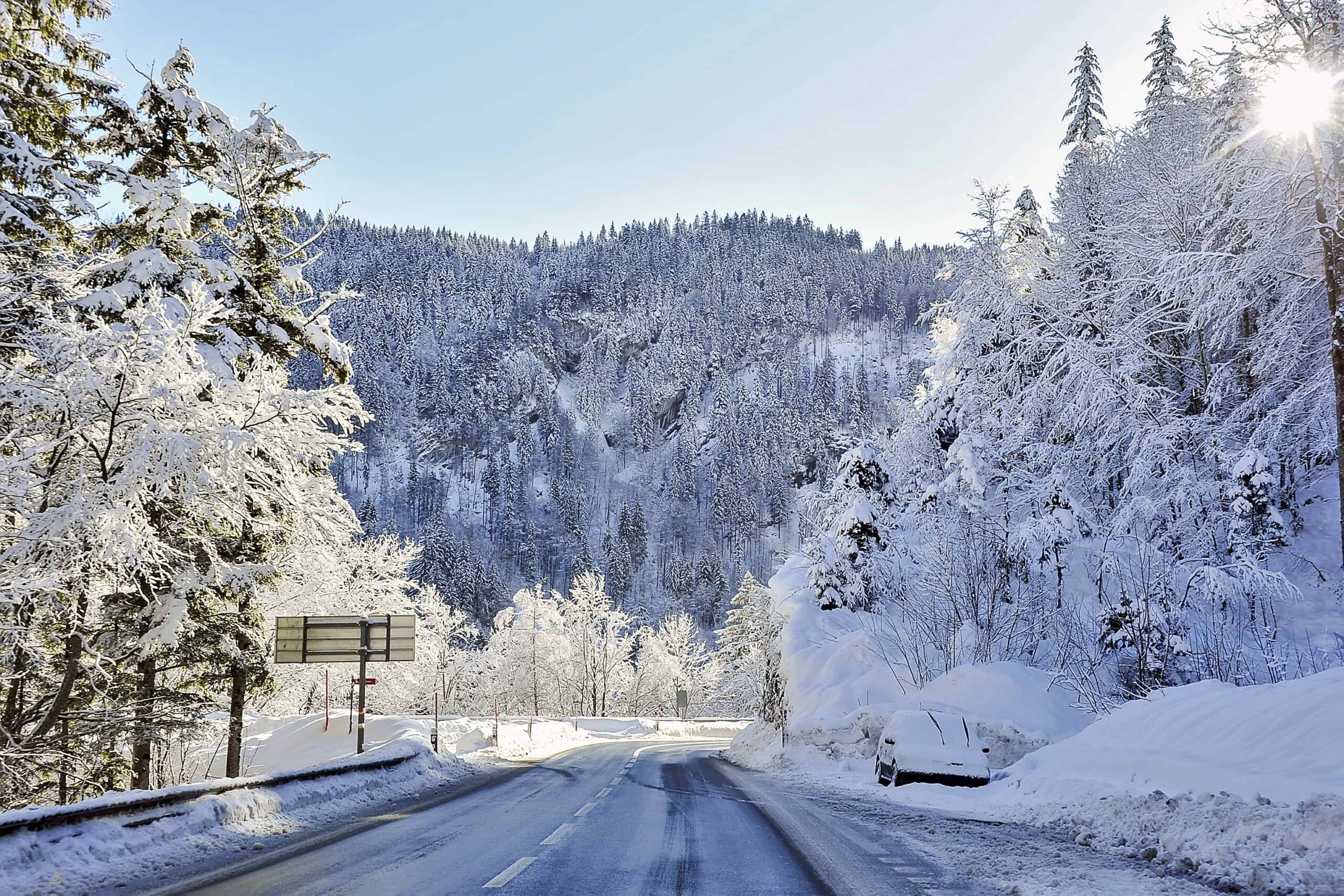 Alles Wissenswerte zum Autofahren im Schweizer Winter