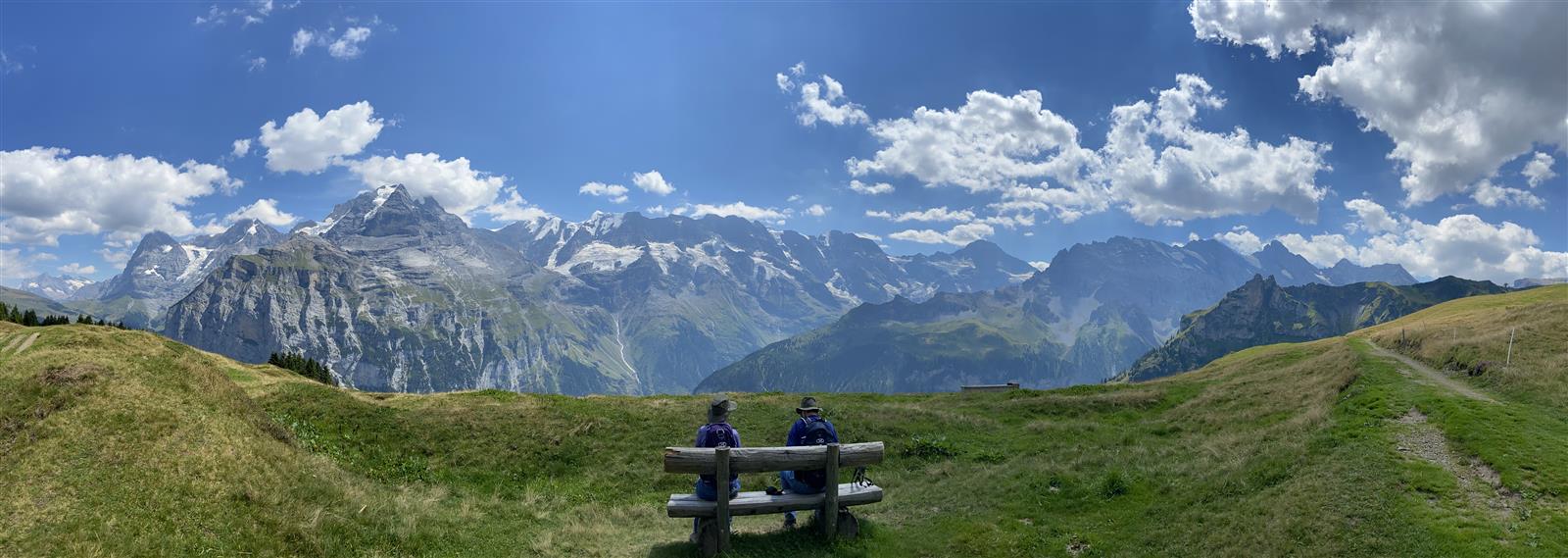 Grindelwald vs Lauterbrunnen, where to stay?