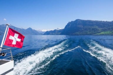 Blick in Richtung Bürgenstock vom Shuttleboot nach Luzern.