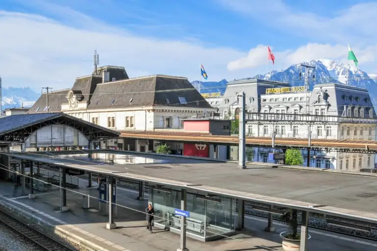Montreux train station and Grandhotel Suisse