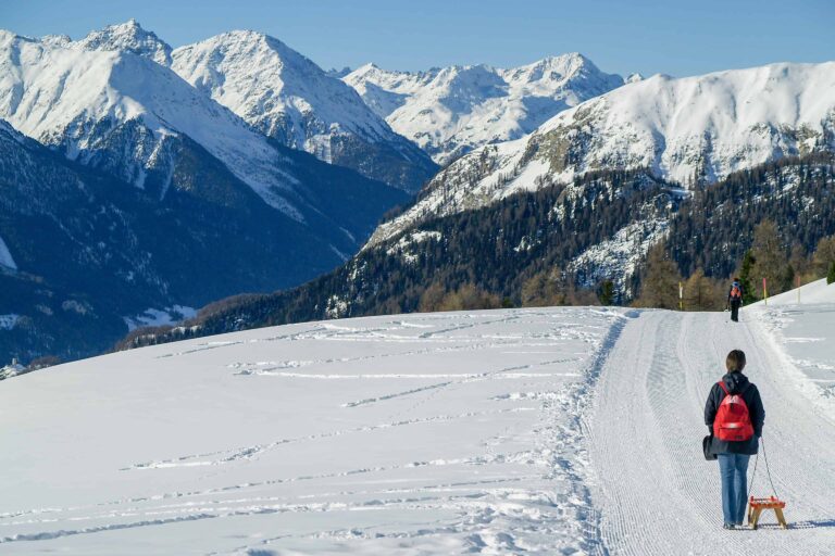 Winter hiking at Motta Naluns in Graubünden