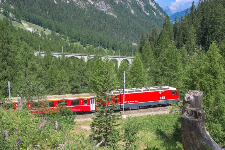 Rhätische Bahn train between Preda and Bergün