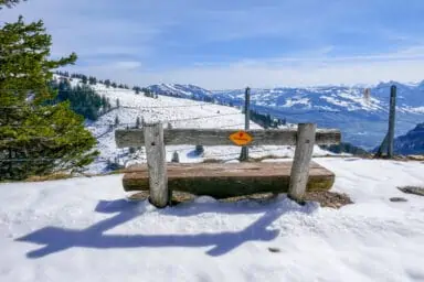 Bench with panorama views between Rigi Kaltbad and Rigi Scheidegg