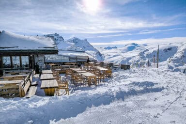 At Rothorn, you can enjoy the views from the restaurant and its terrace.