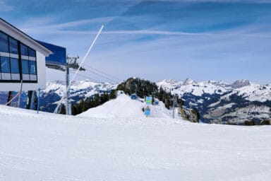 The Saanerslochgrat gondolas above the Simmen Valley.