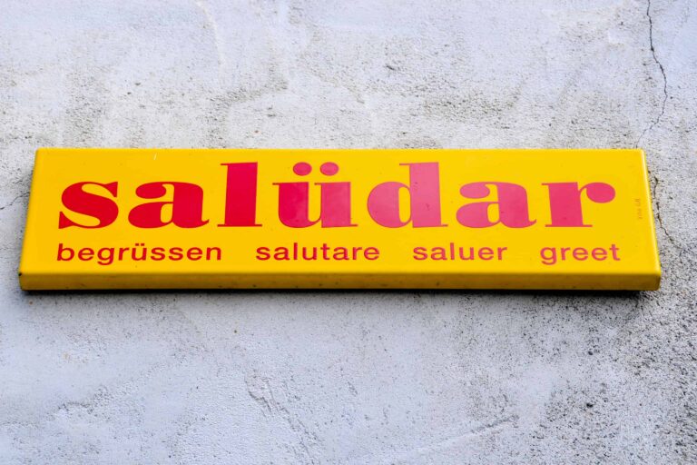 Rhaeto-Romanic verb "to greet" with translations