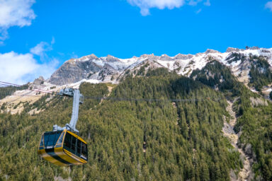 The cable car to Männlichen, departing from Wengen.