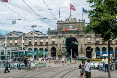 Zurich HB train station seen from Bahnhofplatz